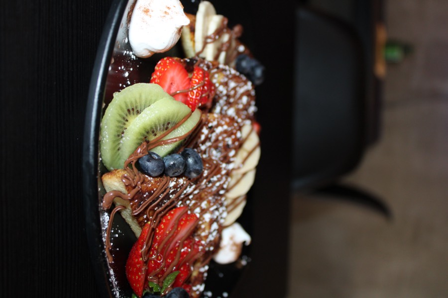 Tostadas francesas con chocolate y frutas de Marejadas