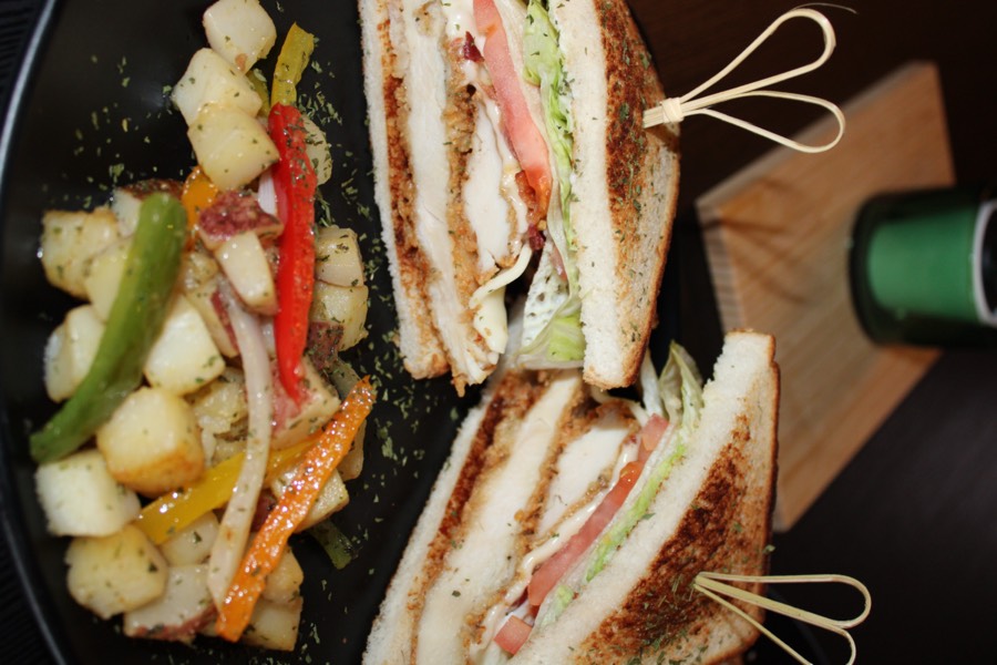 Club sandwich con papas de Marejadas